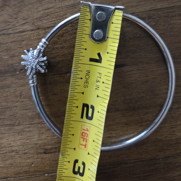 Pandora Elegant Silver Bangle with Starburst Design - Picture 2 of 6